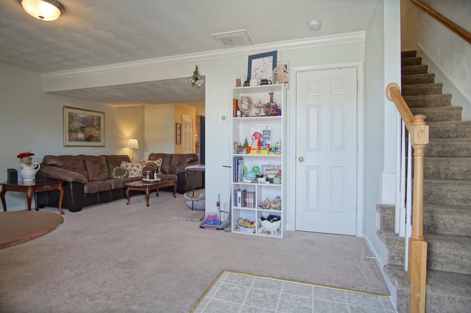 90 Salem Lane, photo 3 of 33