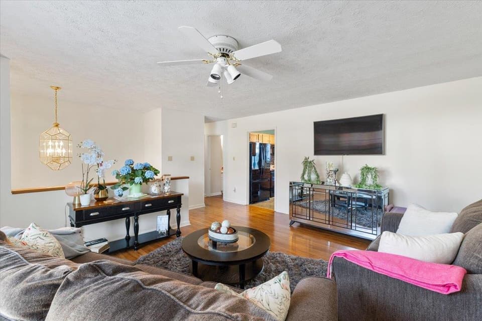 650 Warren Court, photo 15 of 40