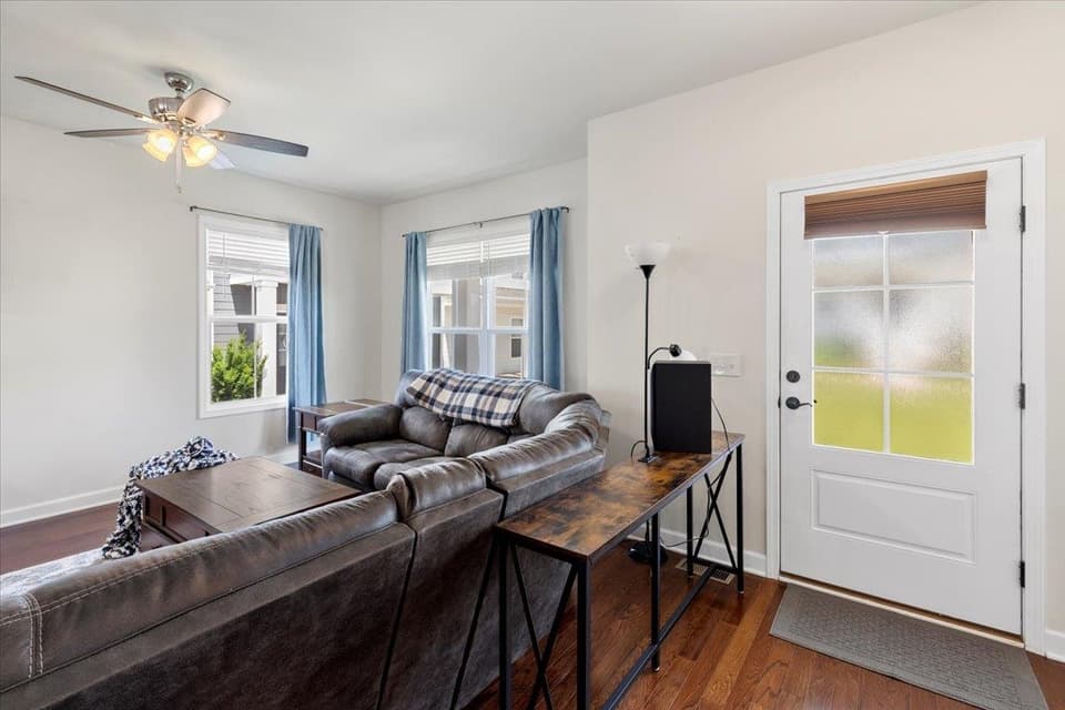 325 John Adams Drive, photo 11 of 40