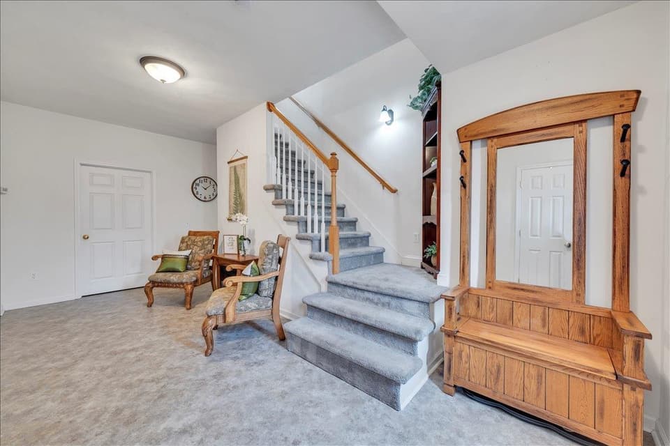 445 Chelsea Loop, photo 4 of 40