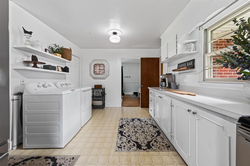 107 Roseland Drive, photo 24 of 40