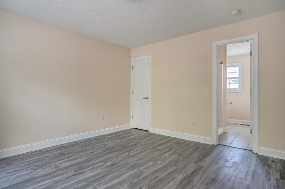 1025 Oaktree Boulevard, photo 19 of 33
