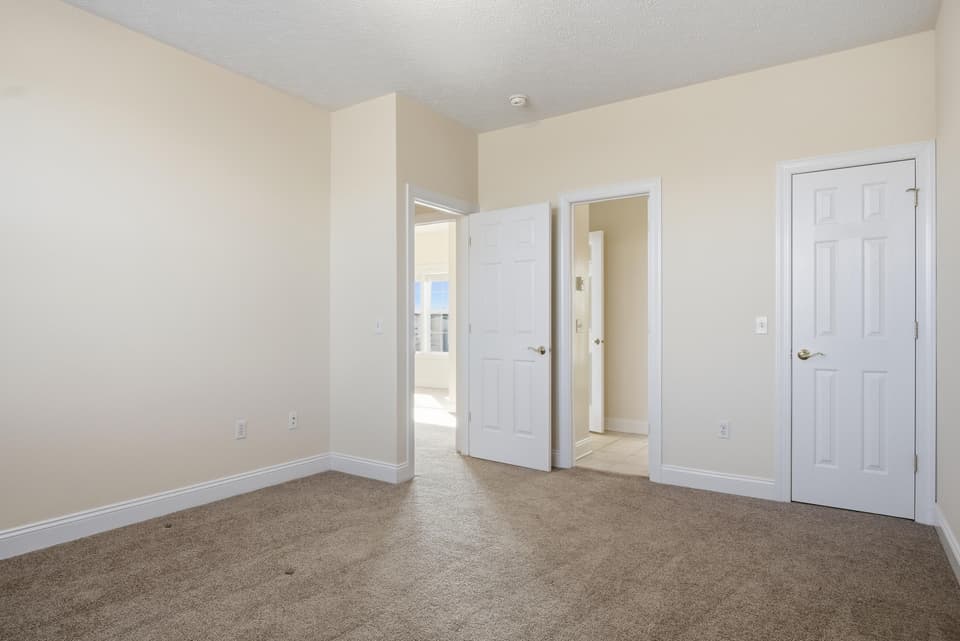 380 Oaktree Boulevard, photo 28 of 40