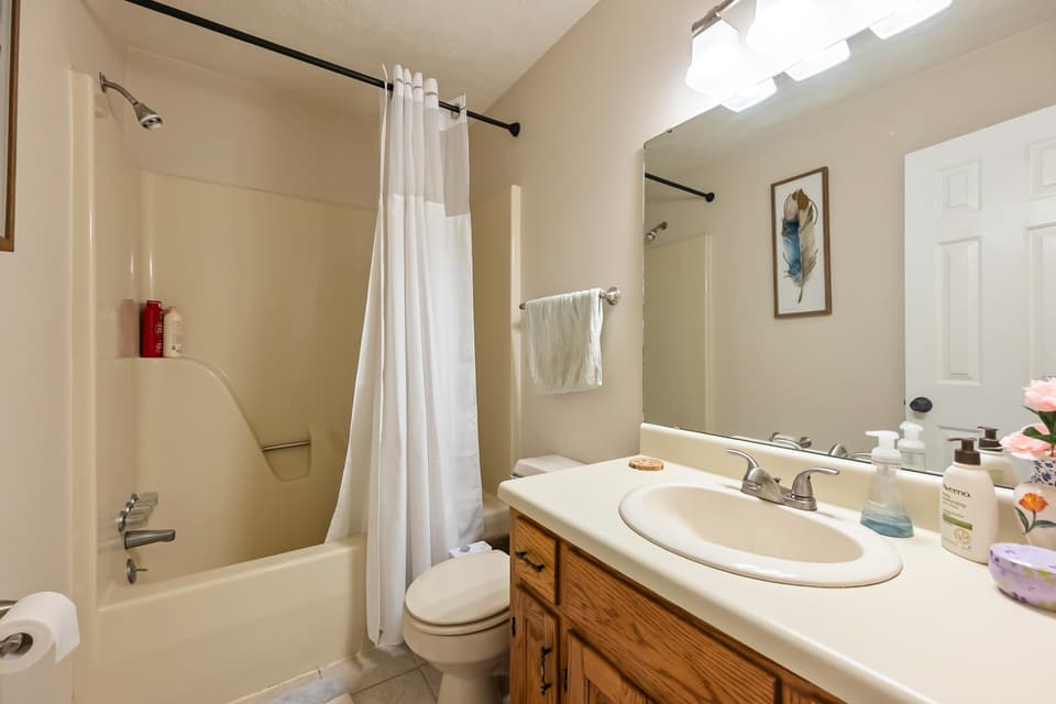 705 Colhoun Street NE, photo 35 of 40