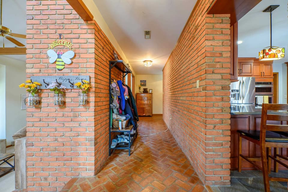1138 Round Meadow Drive, photo 10 of 40