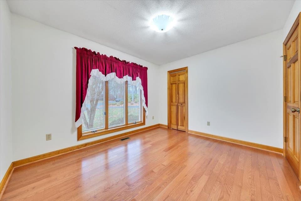 290 Patricia Lane SE, photo 34 of 40