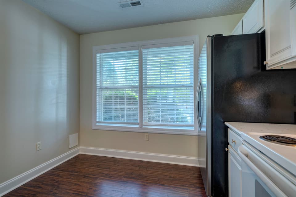 260 Willow Oak Drive, photo 8 of 32