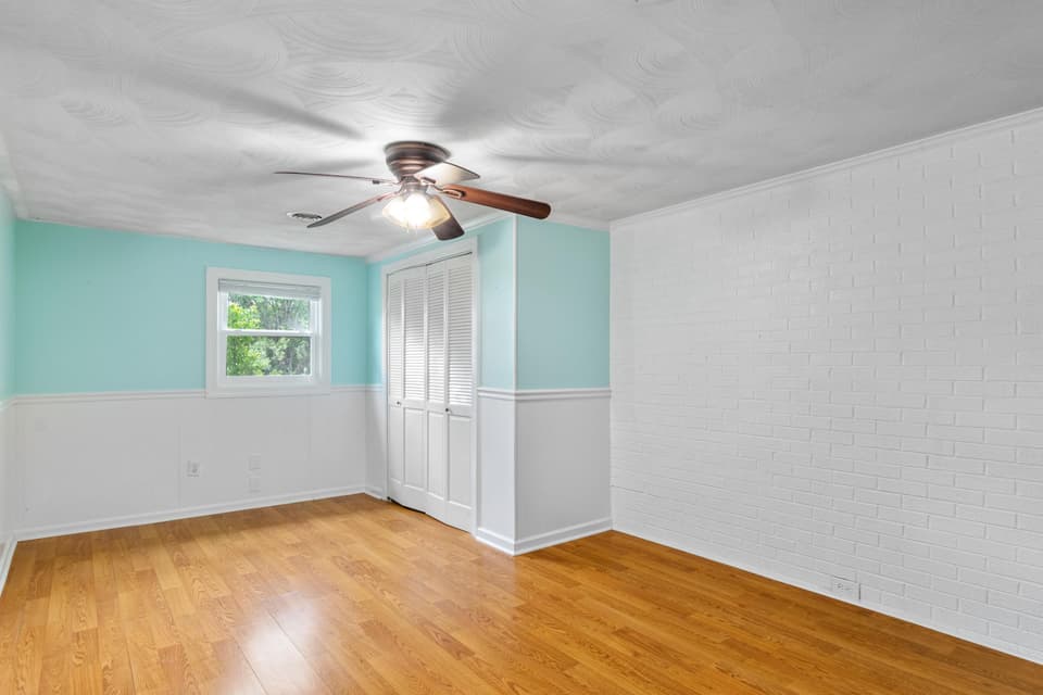 955 McHenry Avenue, photo 11 of 29