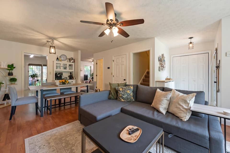 705 Colhoun Street NE, photo 12 of 40