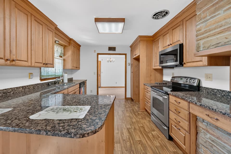 350 Teel Street, photo 22 of 40