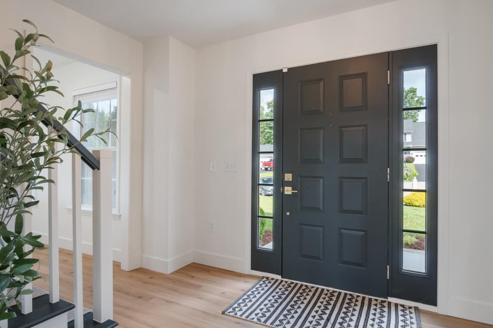 180 Sapphire Avenue, photo 9 of 40