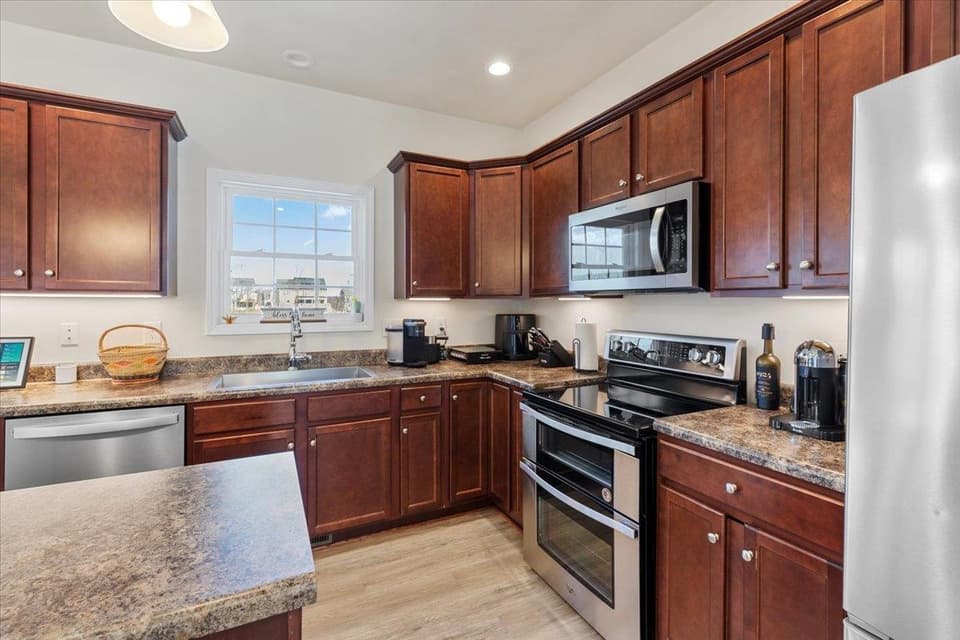 1140 Crosscreek Drive, photo 19 of 40