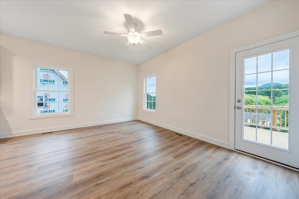 950 Holland Loop, photo 32 of 40