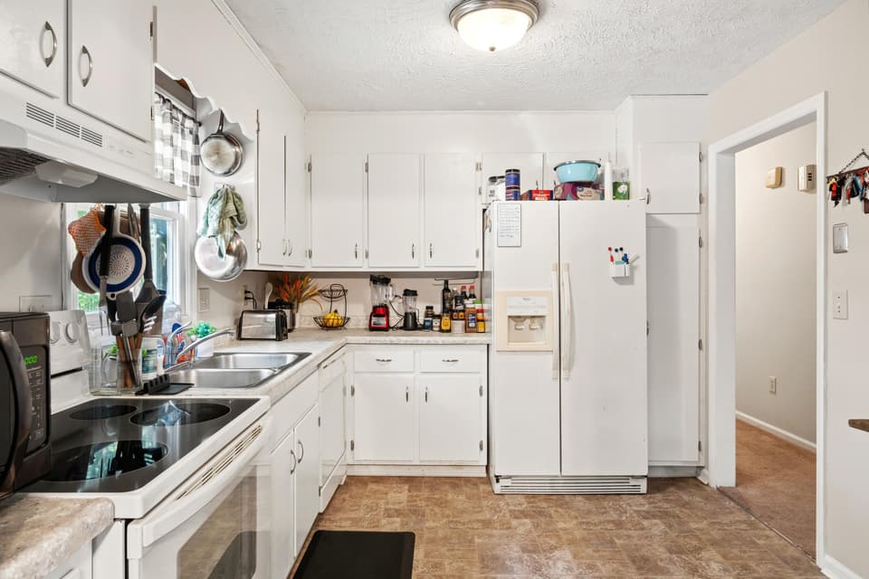 415 Tomahawk Drive, photo 13 of 40