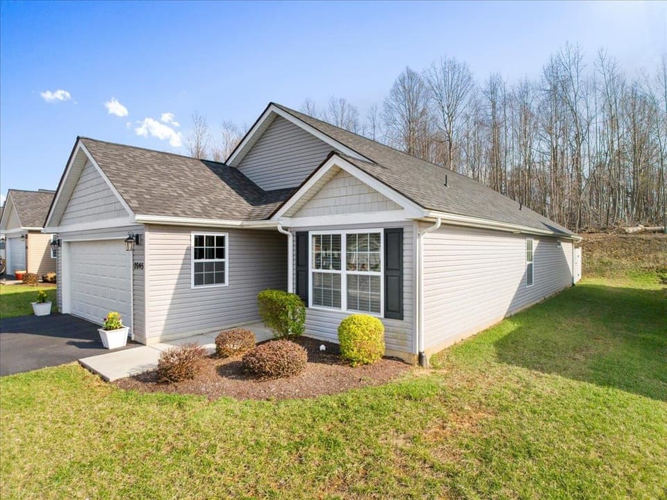 2045 Giles Drive SE, photo 4 of 40