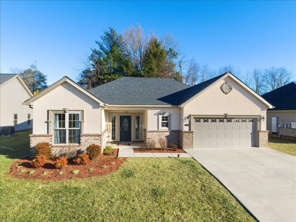 325 Colin Reid Pass NW, Christiansburg