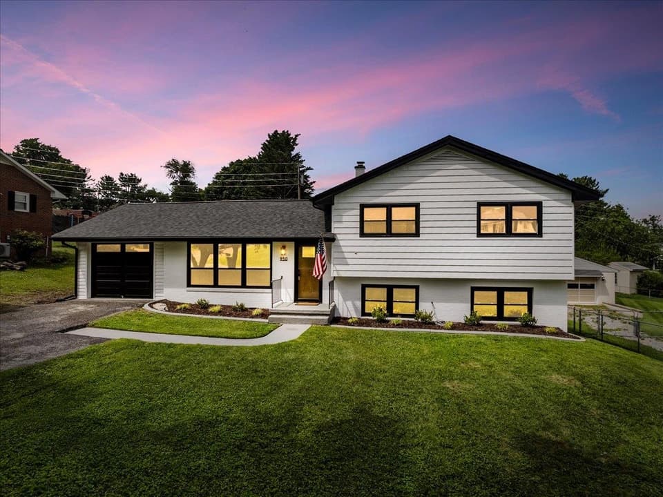 950 McHenry Avenue, Christiansburg, VA