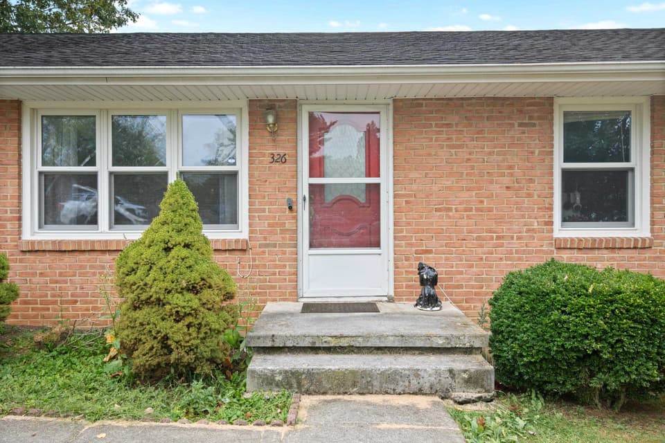 326 Rolling Hills Drive, photo 4 of 40