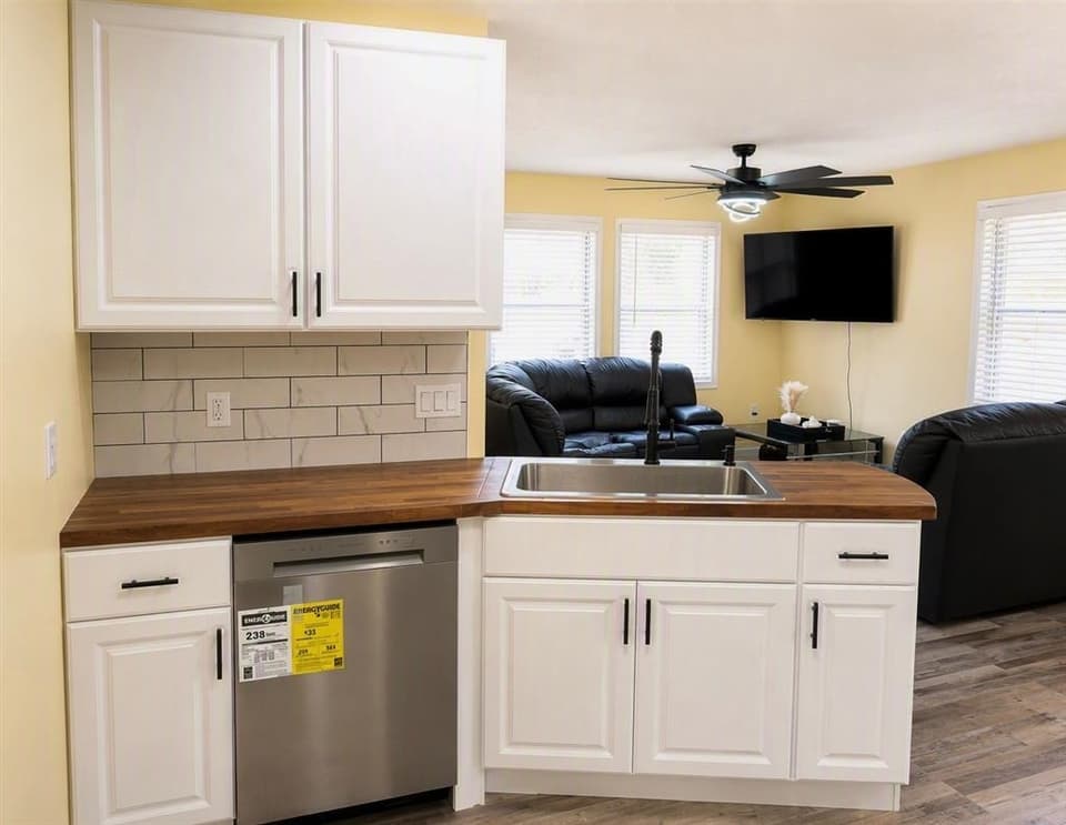 455 Stone Street, photo 12 of 36