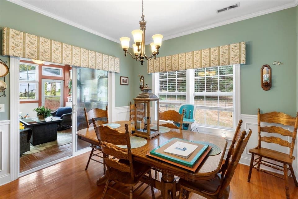 200 Robert Street, photo 33 of 40