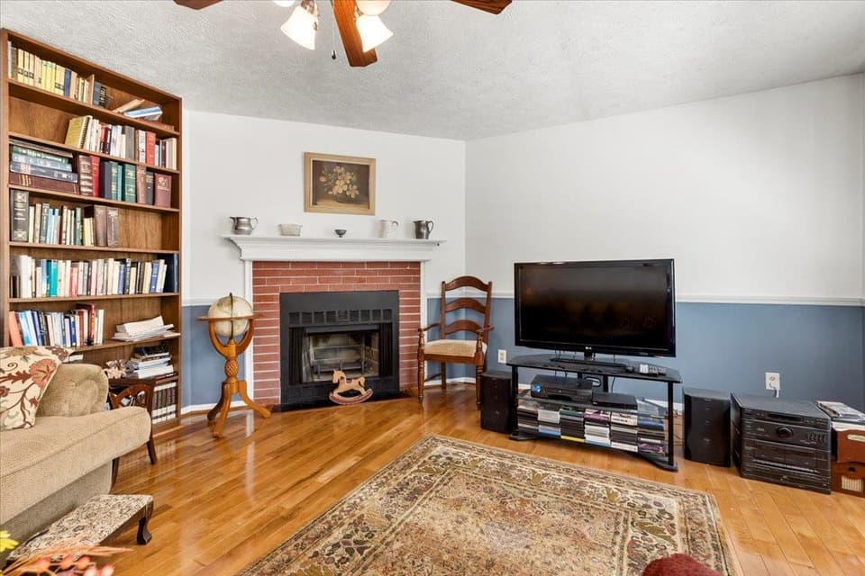 1290 Sherwood Drive, photo 15 of 40