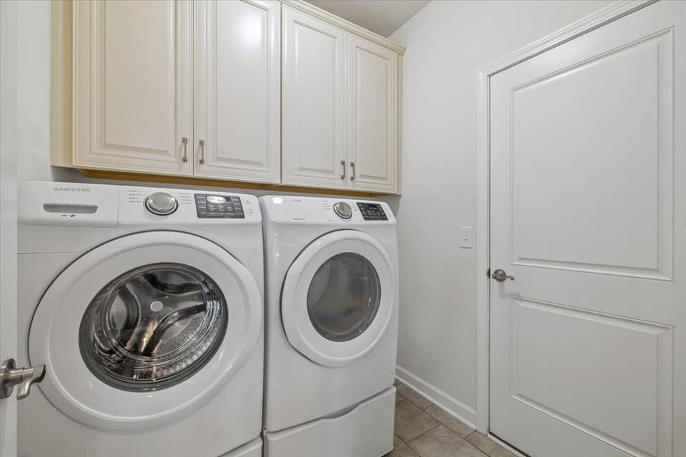 870 Jefferson Circle, photo 10 of 40