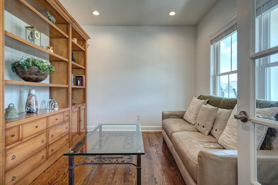 850 Jefferson Circle, photo 9 of 40