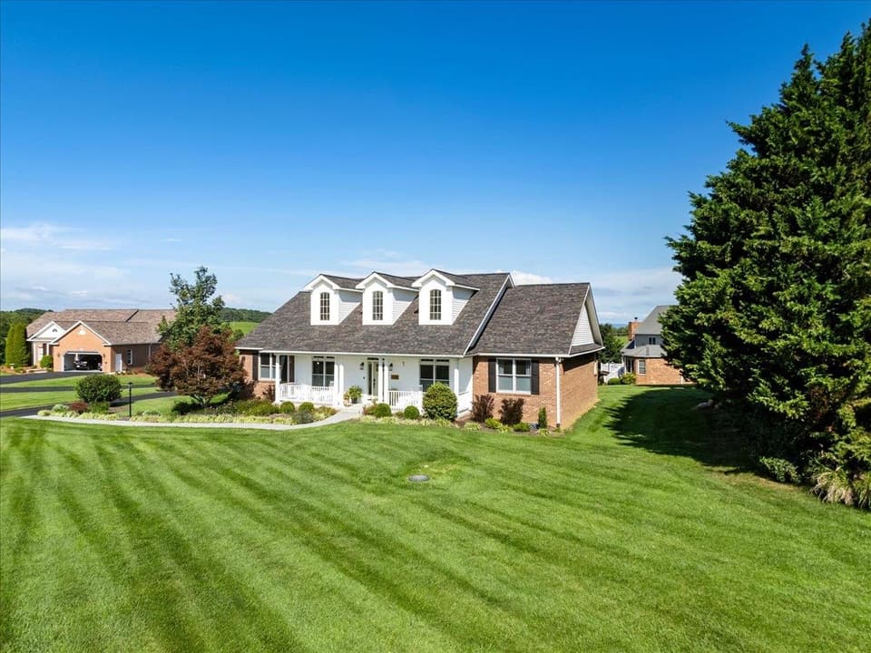 2120 Knoll Crest Drive, photo 4 of 40