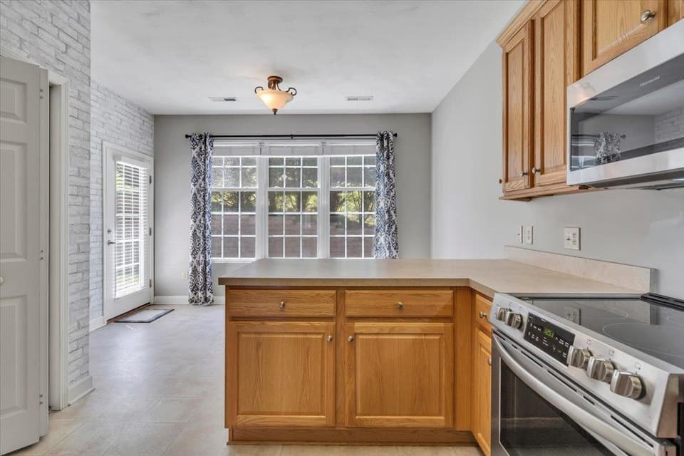 255 Slate Creek Drive NW, photo 7 of 28
