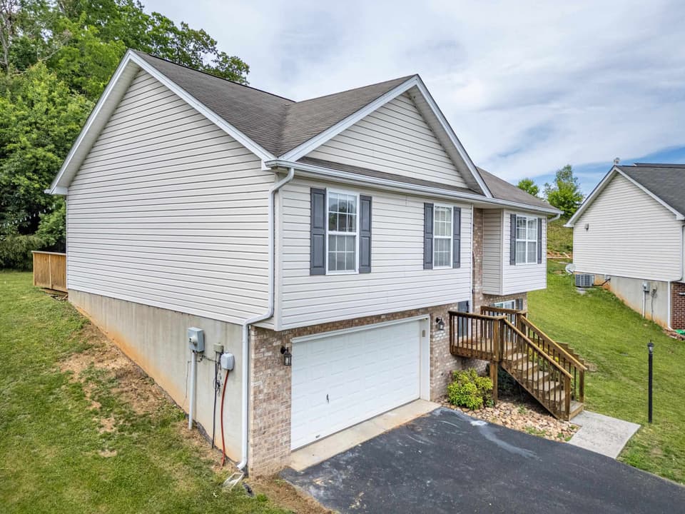 200 Wistaria Drive, photo 33 of 34