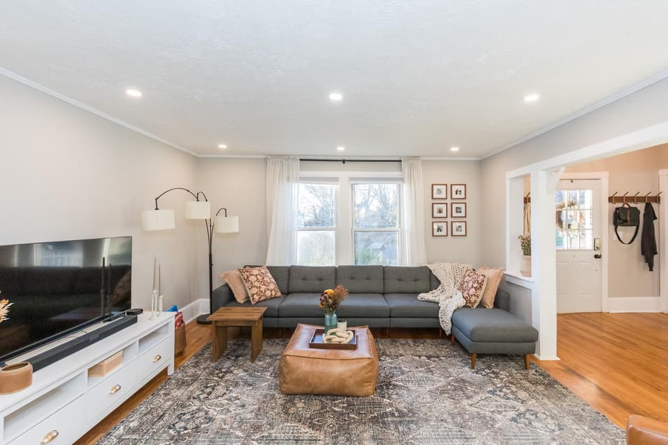 405 Lester Street, photo 18 of 40