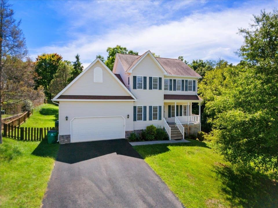 921 Crosscreek Drive, photo 2 of 40
