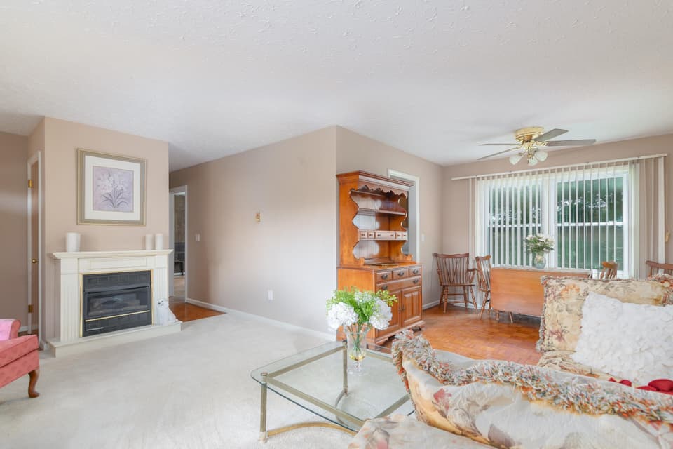 345 Maple Drive, photo 9 of 40