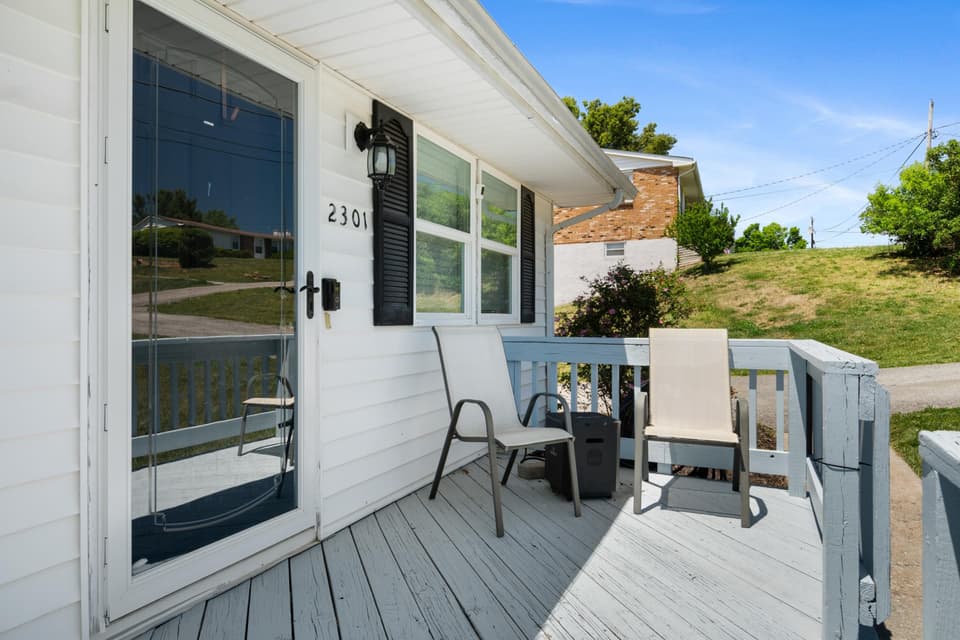 2301 Viewland Circle, photo 4 of 40