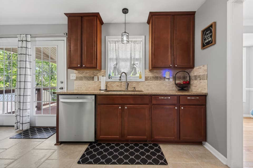 1555 Diana Drive, photo 18 of 40