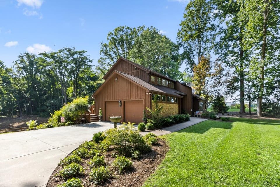 255 Patricia Lane NE, photo 4 of 35