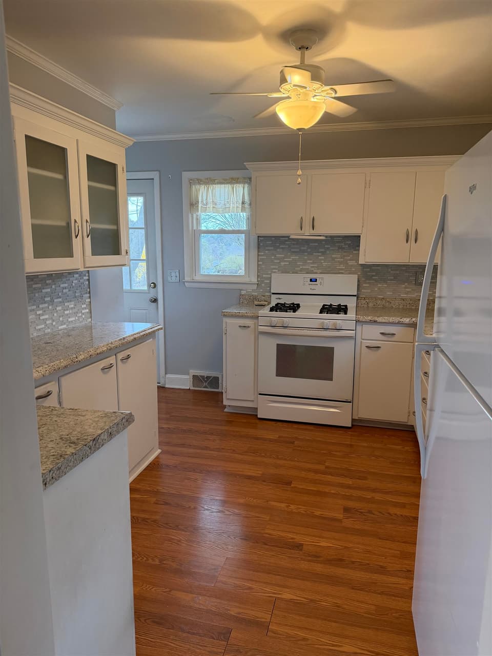 680 Mountainview Drive, photo 12 of 24