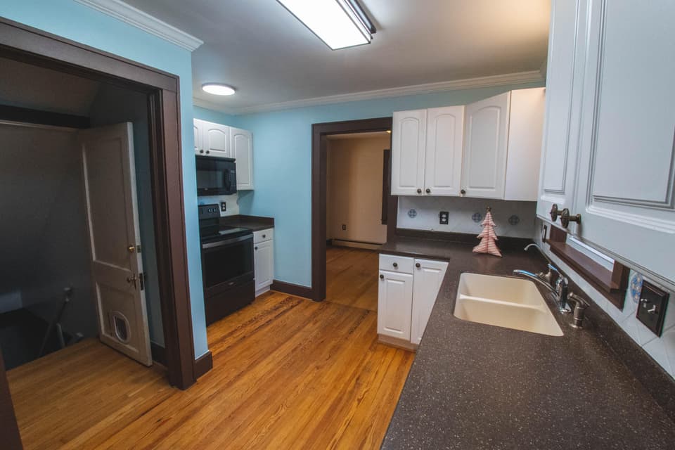 411 W Main St, photo 16 of 37