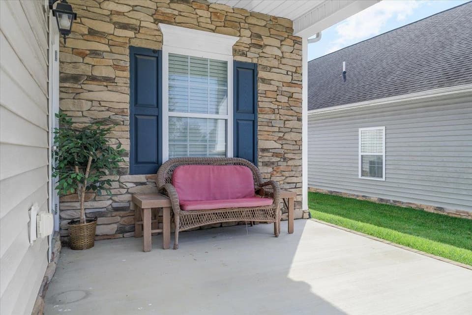 110 Roudabush Drive, photo 5 of 34