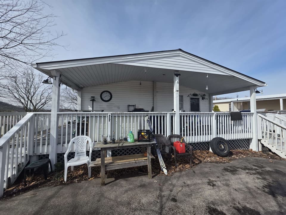 175 Jones Street SE, photo 4 of 7