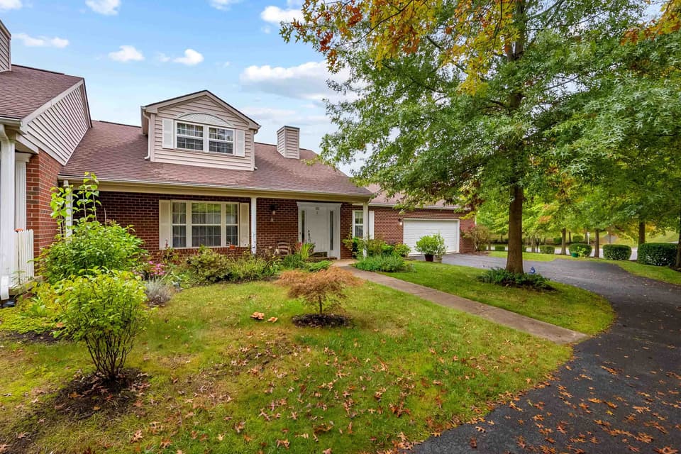 195 Tall Oak Boulevard, photo 3 of 40