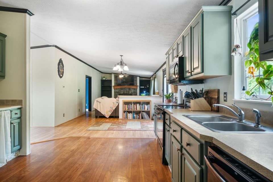 678 Peachtree Hill, photo 22 of 40