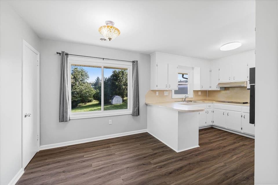 130 Greenway Drive, photo 4 of 30