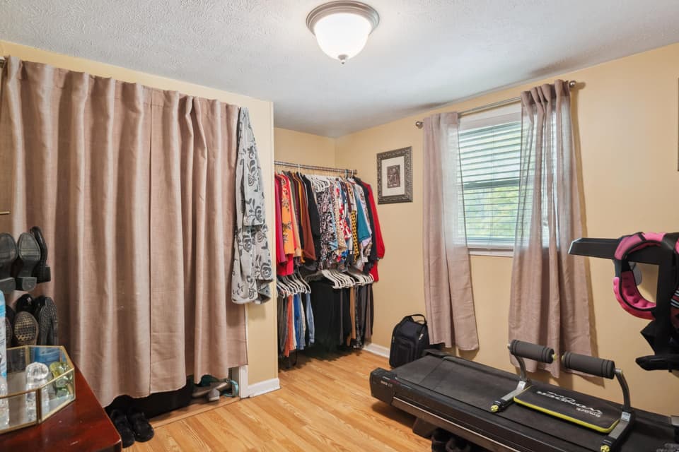 189 Pine Hollow Road, photo 11 of 28