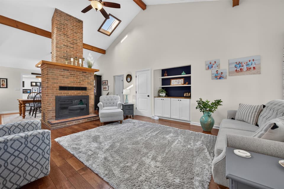 2405 Glade Drive SE, photo 10 of 40