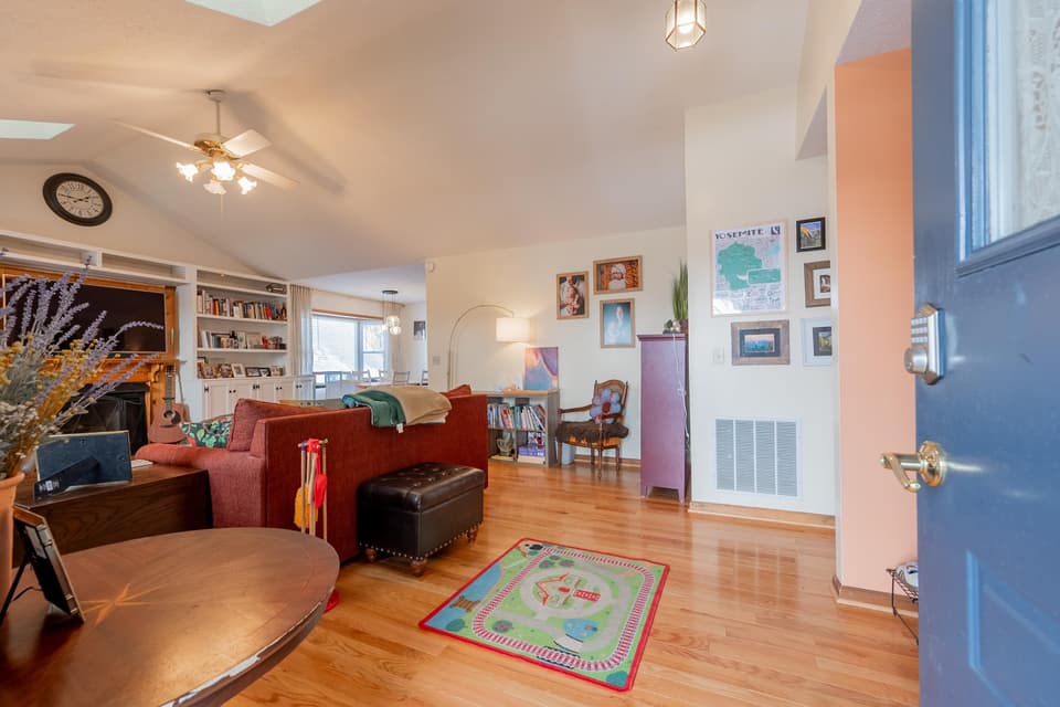 225 Pelham Lane, photo 6 of 40