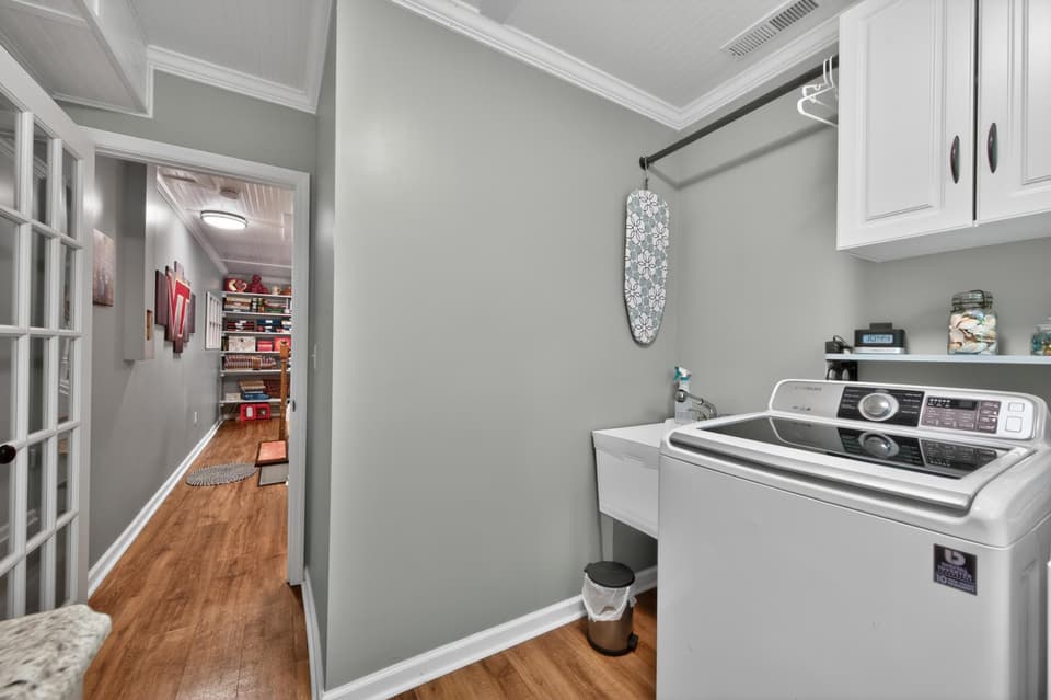 435 Tomahawk Drive, photo 12 of 40