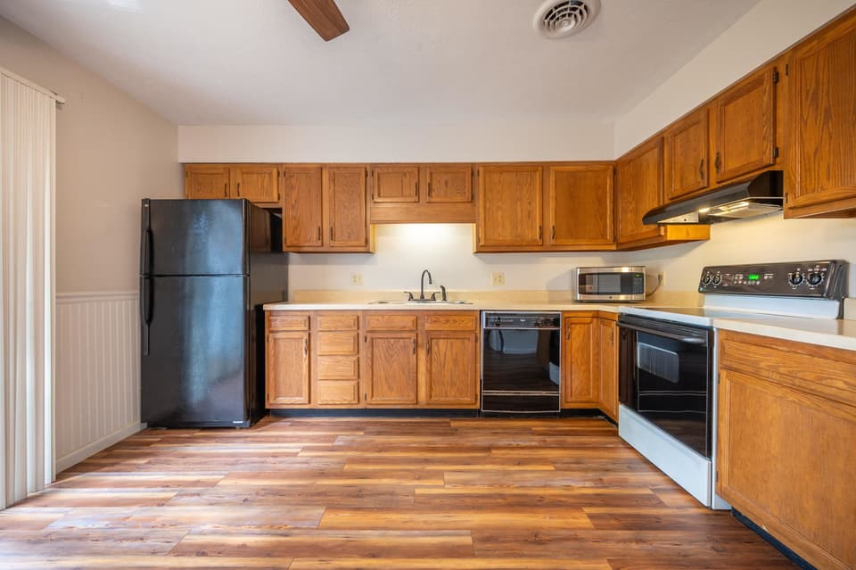 1115 Glen Court Unit B, photo 11 of 40