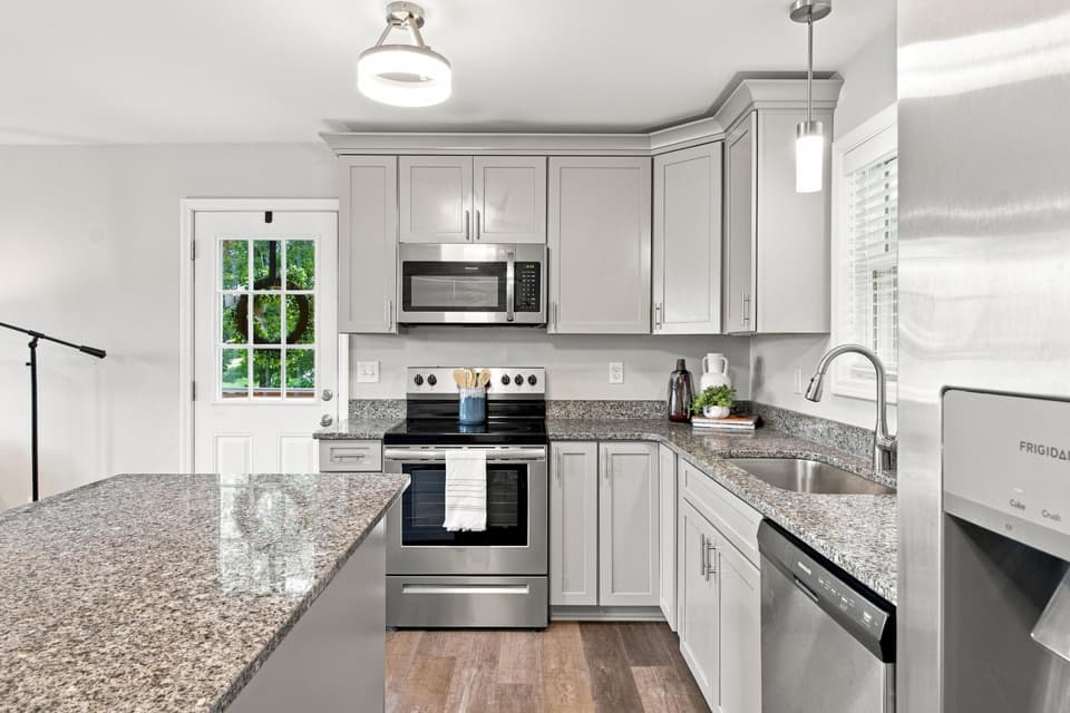 2221 Poff Court, photo 8 of 26