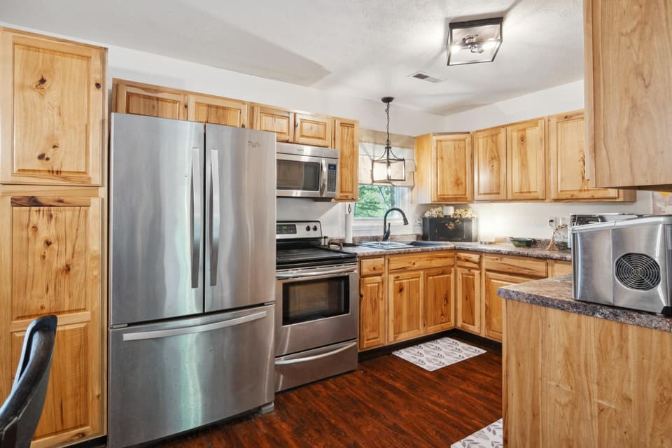 189 Pine Hollow Road, photo 5 of 28